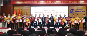 Trường Đại học Điện lực công bố và trao Quyết định về công tác cán bộ