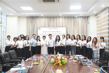 Khoa Ngoại ngữ tổ chức thành công Hội nghị đối thoại viên chức và người lao động