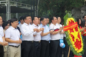 Trường Đại học Điện lực dâng hương tưởng niệm các Anh hùng Liệt sĩ tại Nghĩa trang Trường Sơn