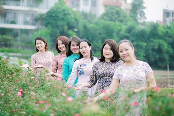 Trường ĐHĐL tổ chức chào mừng ngày Phụ nữ Việt Nam 20/10: Vui tươi và ý nghĩa