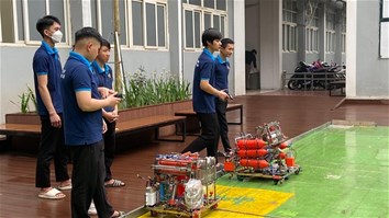 Câu lạc bộ Robocon EPU chuẩn bị tham dự Cuộc thi Sáng tạo Robot Việt Nam