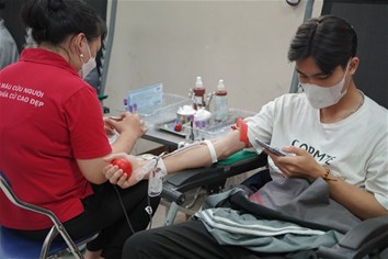 Nghĩa cử cao đẹp từ Ngày hội hiến máu – Điện hồng nhân ái năm 2023 tại EPU