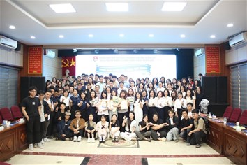 Hội nghị đối thoại giữa lãnh đạo Nhà trường và sinh viên khoa Lý luận chính trị và Pháp luật