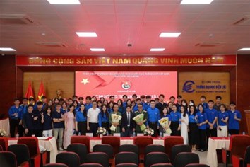 Giao lưu “Kể chuyện lịch sử – tiếp lửa truyền thống” cùng sinh viên EPU