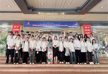 Sinh viên Trường Đại học Điện lực tham dự Diễn đàn “Sử dụng năng lượng tiết kiệm, hiệu quả