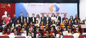 Sinh viên Trường Đại học Điện lực vinh dự nhận học bổng “Nâng bước Thủ khoa 2024”