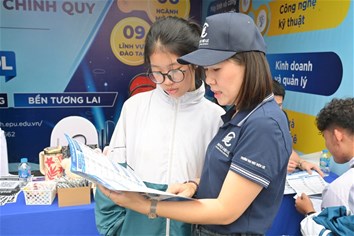 EPU đồng hành cùng học sinh THPT Chuyên Nguyễn Trãi trong chương trình tư vấn tuyển sinh 2026