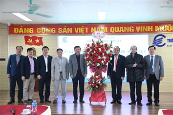 Xúc động ngày hội ngộ cựu giáo chức Trường Đại học Điện lực