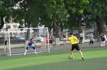 Đội bóng Trường Đại học Điện lực giành vé vào bán kết sau chiến thắng kịch tính trên chấm luân lưu