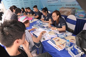 Gian tư vấn EPU: Nhiều ngành học mới, cơ hội rộng mở cho học sinh và phụ huynh