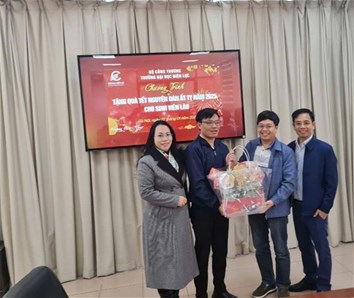 Tết ấm áp đến với sinh viên Lào
