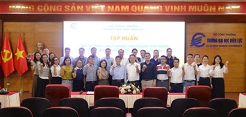 Tập huấn nâng cao chất lượng theo bảng xếp hạng các trường đại học Việt Nam (VNUR)