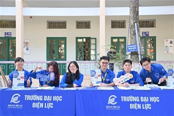 Gian hàng EPU thu hút đông đảo học sinh, phụ huynh