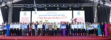 Lễ mít tinh Kỷ niệm 42 năm ngày Nhà giáo Việt Nam 20/11