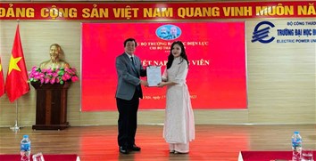 Lễ kết nạp Đảng cho sinh viên ưu tú Trường Đại học Điện lực
