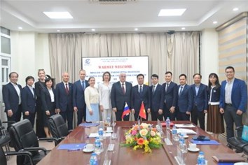 Đoàn MPEI và KSPEU đến thăm và làm việc tại Trường Đại học Điện lực