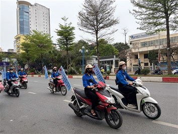 Tuổi trẻ Trường Đại học Điện lực tuyên truyền về ngày bầu cử