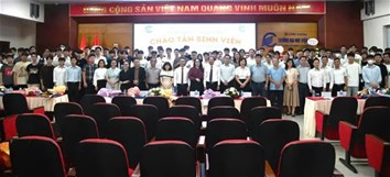 Tưng bừng chào tân sinh viên Khoa Điện tử viễn thông năm học 2024-2025
