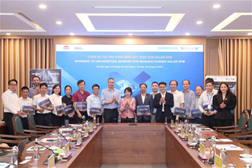 Tập đoàn Siemens tài trợ phần mềm thiết kế vi mạch và trao học bổng cho giảng viên Trường Đại học Điện lực