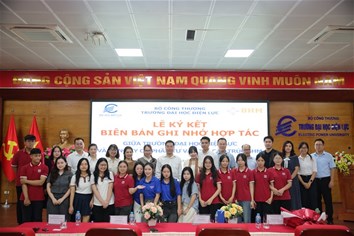 Tăng cường gắn kết đào tạo với thực tiễn doanh nghiệp