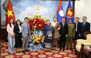 Trường Đại học Điện lực chúc mừng Đại sứ quán Lào nhân kỷ niệm 50 năm Quốc khánh Lào