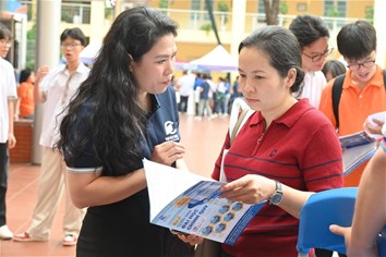EPU “phủ sóng” tư vấn tuyển sinh tại THPT Trung Văn & THPT Lomonoxop