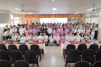 Hội nghị đối thoại giữa lãnh đạo Nhà trường và sinh viên Khoa Ngoại ngữ