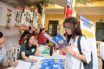 Trường Đại học Điện lực tham gia ngày hội tư vấn hướng nghiệp tại Bắc Giang