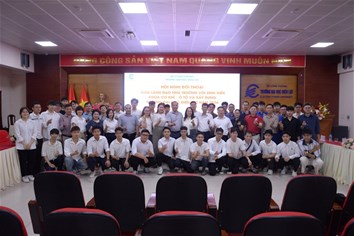 Lắng nghe – Thấu hiểu – Đồng hành: Hội nghị đối thoại giữa lãnh đạo Nhà trường với sinh viên Khoa Cơ khí – Ô tô và Xây dựng năm 2026