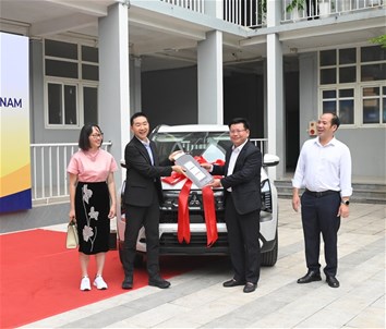 Gắn kết đào tạo với thực tiễn: Mitsubishi Motors Việt Nam trao tặng ô tô cho Trường Đại học Điện lực