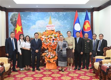 Ấm tình hữu nghị Việt – Lào trong ngày Tết Bunpimay tại Hà Nội