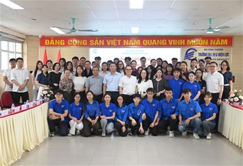 Hội nghị đối thoại giữa lãnh đạo Nhà trường với sinh viên Khoa Quản lý Công nghiệp và Năng lượng