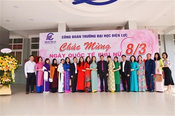 Xúc động buổi gặp mặt chúc mừng Ngày Quốc tế Phụ nữ 8/3
