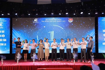 Đêm chia tay sinh viên khóa D16 - Hệ kỹ sư: Gói trọn thanh xuân, vững vàng khát vọng