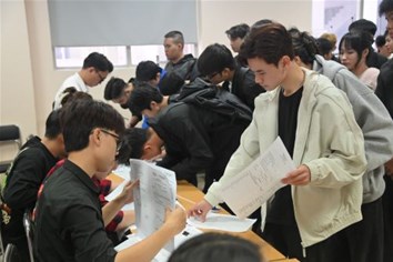 Trường Đại học Điện lực tổ chức hoạt động khám sức khỏe nhập học và khám sức khỏe định kỳ cho sinh viên