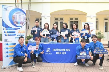 Gian hàng EPU thu hút đông đảo học sinh tìm hiểu