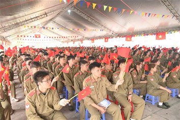 Thầy trò EPU với nhiều hoạt động thiết thực chào mừng ngày hội non sông