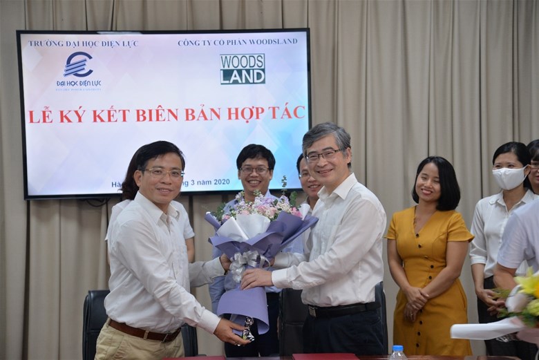 LỄ KÝ KẾT BIÊN BẢN HỢP TÁC GIỮA TRƯỜNG ĐẠI HỌC ĐIỆN LỰC VÀ CÔNG TY CỔ PHẦN WOODSLAND